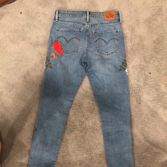 Levi’s - Picture 2 of 4